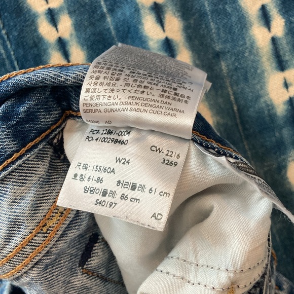 Distressed Levi’s - Picture 8 of 8